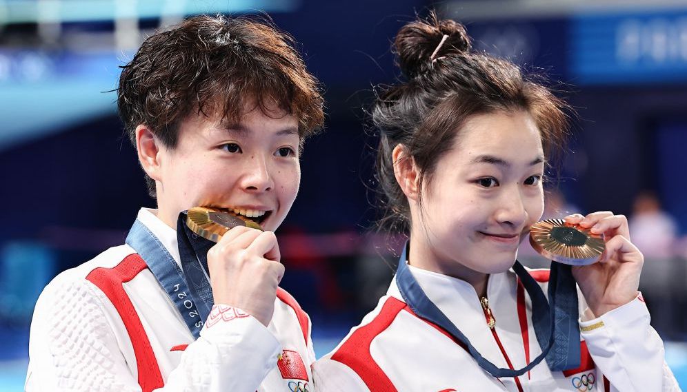 拉波尔塔的圣诞轻松时刻：巴萨主席的亲民魅力与未来布局