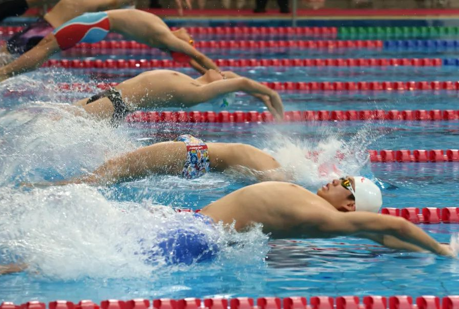 国乒输单打！王皓盯着王楚钦心事重重，梁靖崑技不如人：没好办法