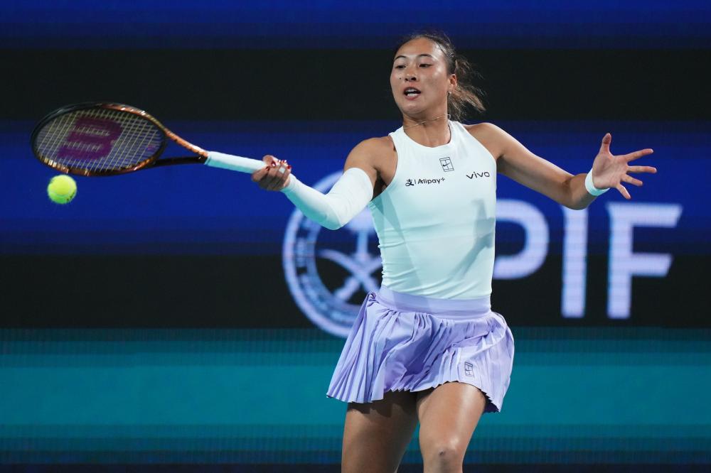 贺希宁在招笑这个赛道已经越走越远了，估计这会人设已经改不回去了